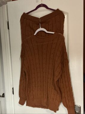 Cable-Knit Crewneck Sweater in Rust